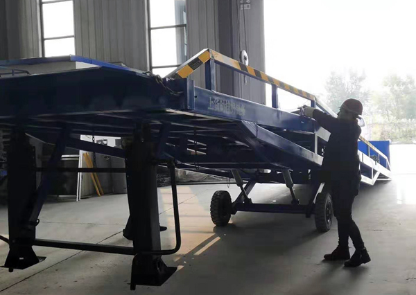 移動(dòng)登車(chē)橋 (3) 移動(dòng)登車(chē)橋 (3)